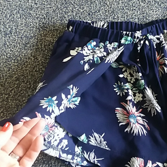 Shorts - Picture 2 of 7